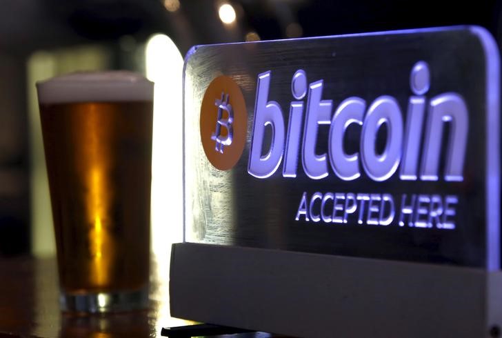 Cathie Wood Bitcoin'in 1 milyon doları aşabileceğini öngörüyor, deflasyondan korunma görüyor