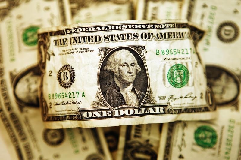 Yaklaşan Fed toplantısı ve veri açıklamaları nedeniyle dolar sabit kaldı